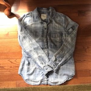 Women’s American Eagle plaid shirt